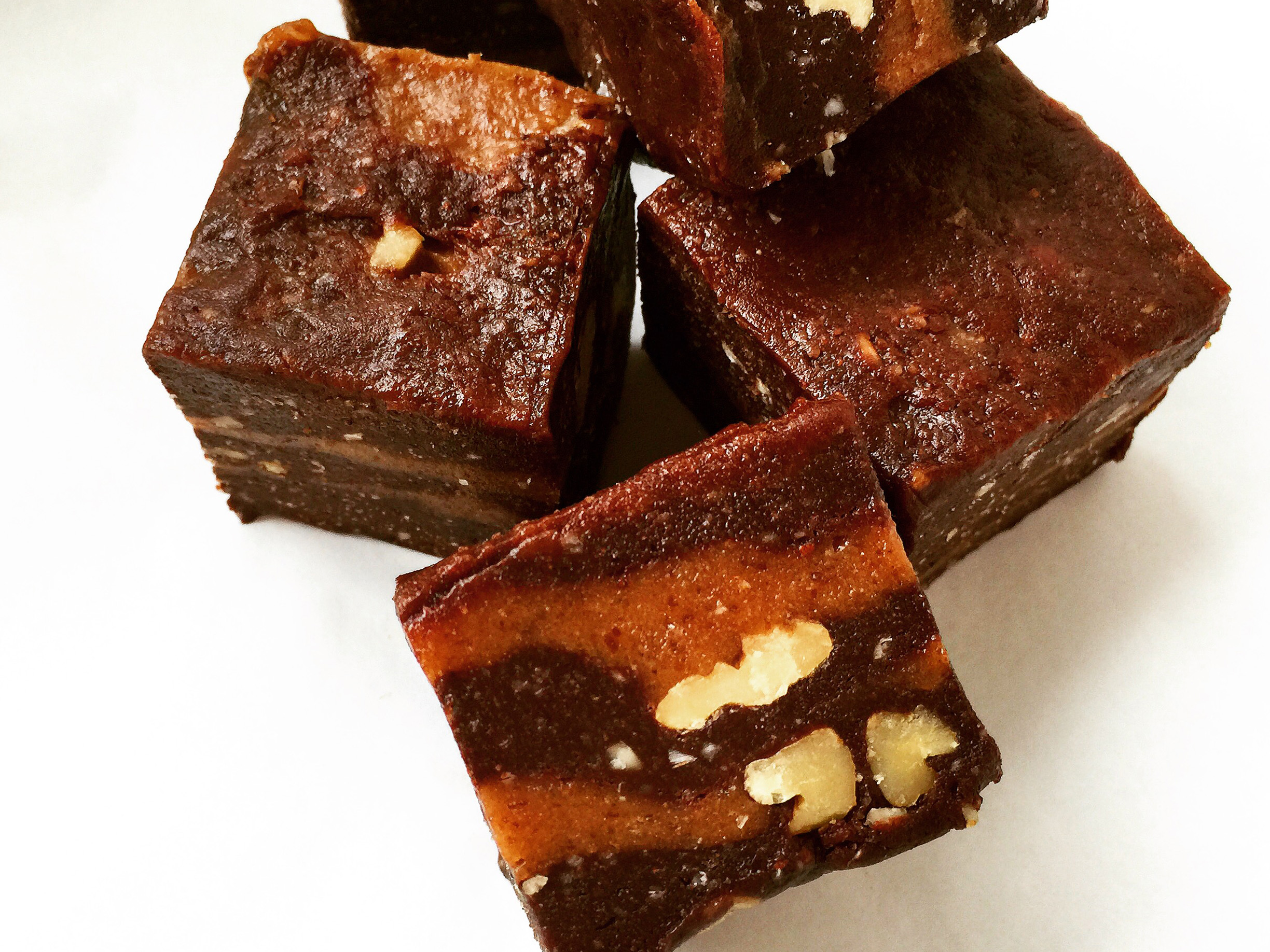 http://greensofthestoneage.com/wp-content/uploads/2015/03/Paleo Raw Caramel Mocha Brownies
