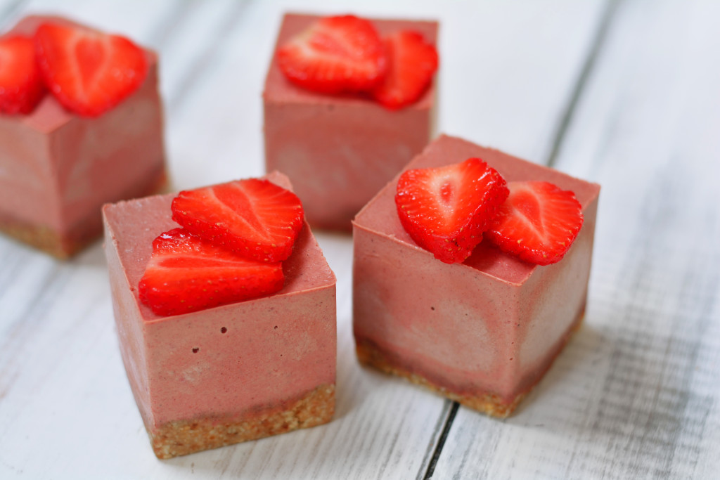 Strawberry and Schisandra Raw Cakes (Raw Vegan, Paleo)